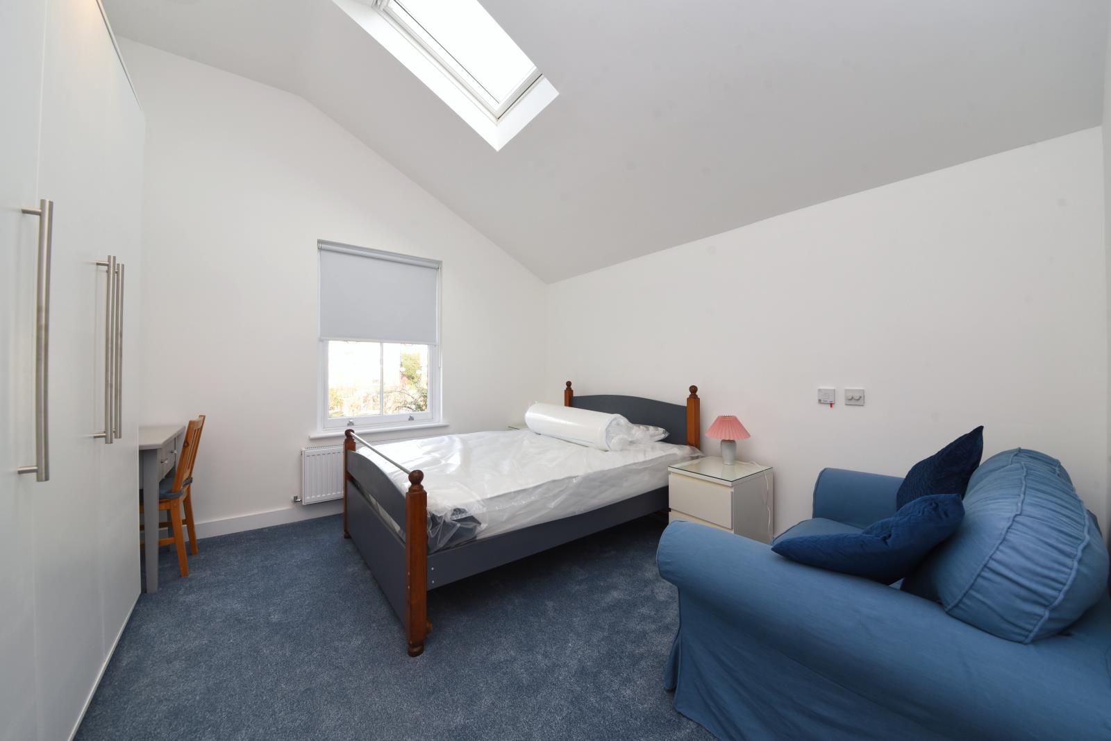 1 bed property in Cromwell Avenue, London